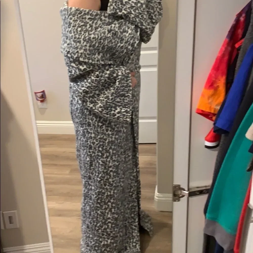 🎉last price  🎉Animal print rob/ blanket